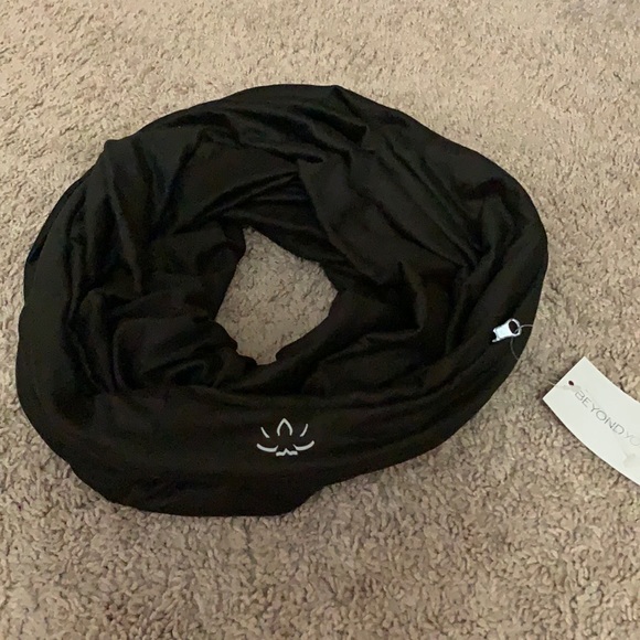 Accessories - 4 for $10 sale Beyond Yoga Pocket infinity scarf